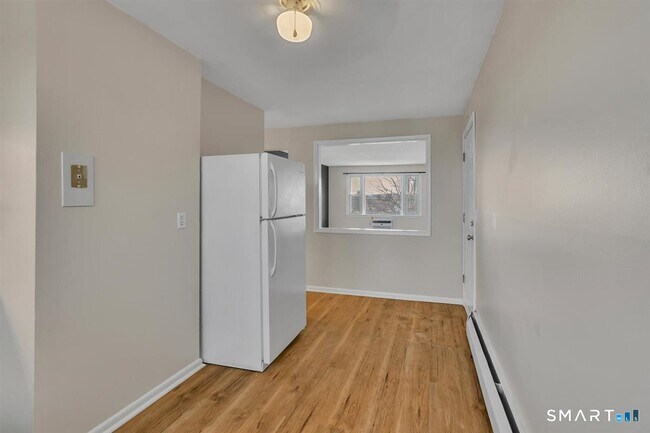 Building Photo - 63 Maynard St