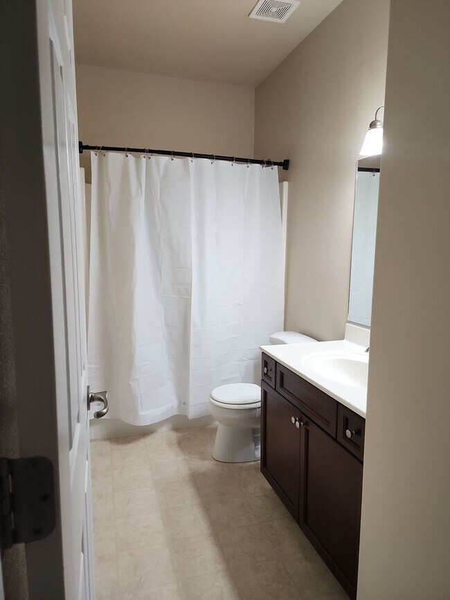 Building Photo - Cedar Crossings Townhome