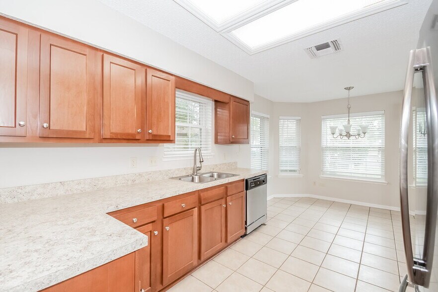 Building Photo - 9122 Smoketree Dr