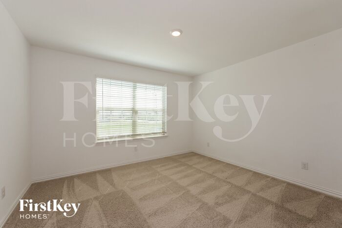 Building Photo - 2548 Northcote Dr