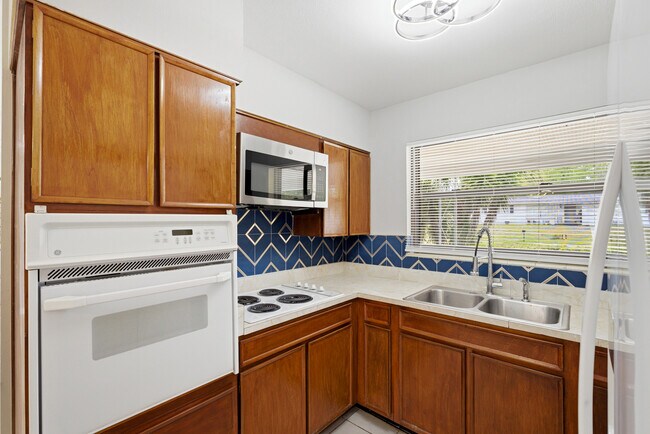 Building Photo - 8043 Joffre Dr