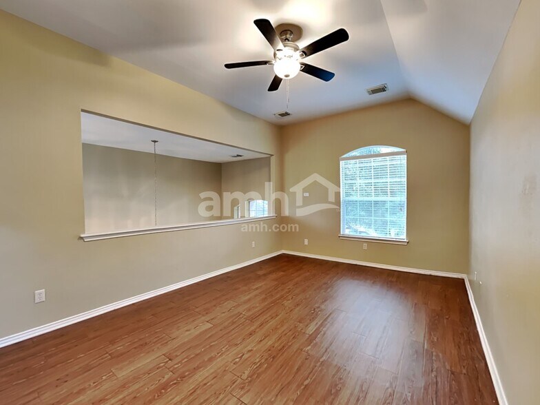 Building Photo - 2718 Lakecrest Way Dr