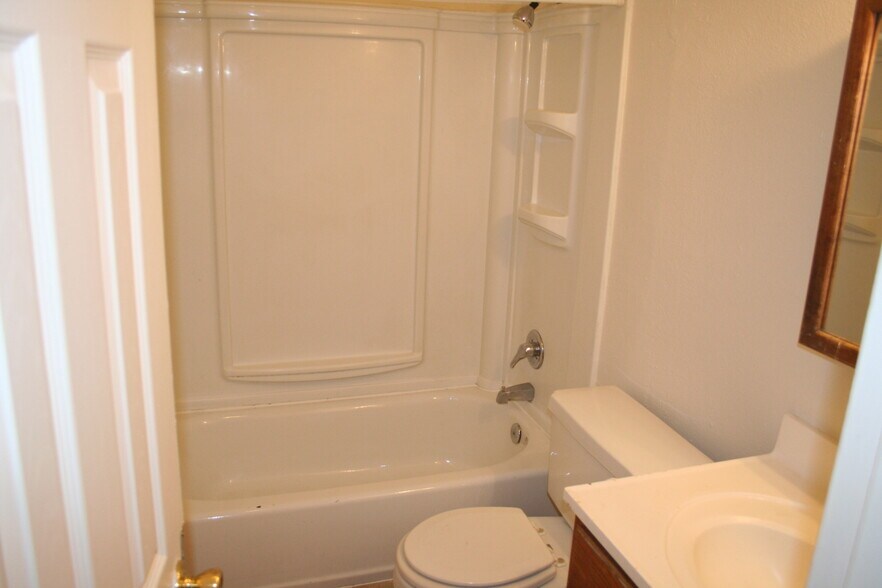 Building Photo - 2565 S Sheridan Blvd