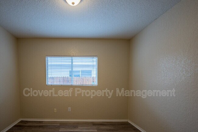 Building Photo - 8907 Laguna Falls