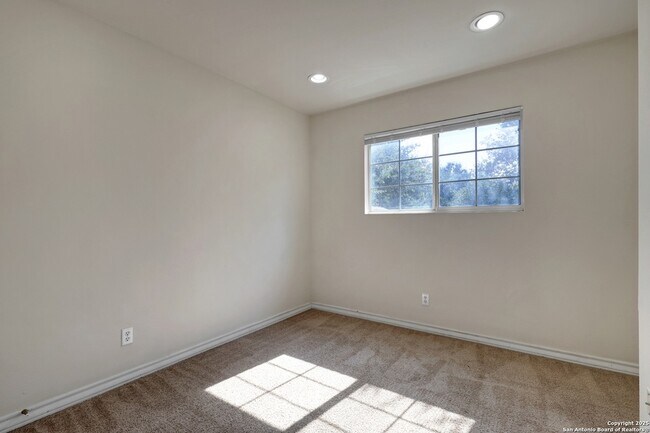 Building Photo - 7823 Kingsbury Wood