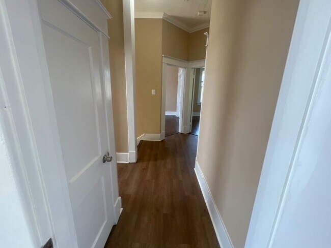 Building Photo - 1860/1862 Court Avenue