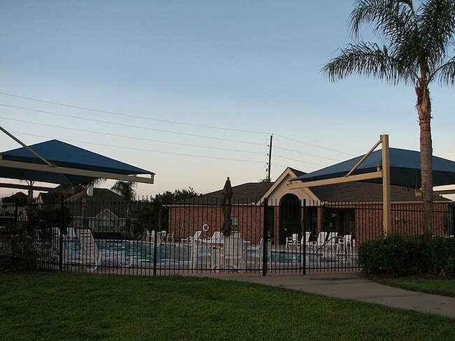 Building Photo - 2511 Sun Spot Ln