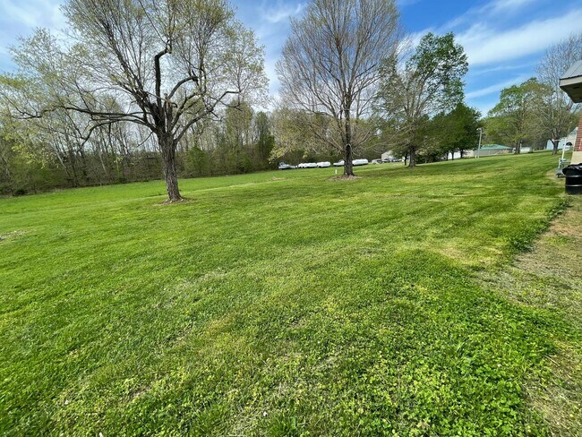 Building Photo - Fully Furnished Efficiently Apartment in Kuttawa