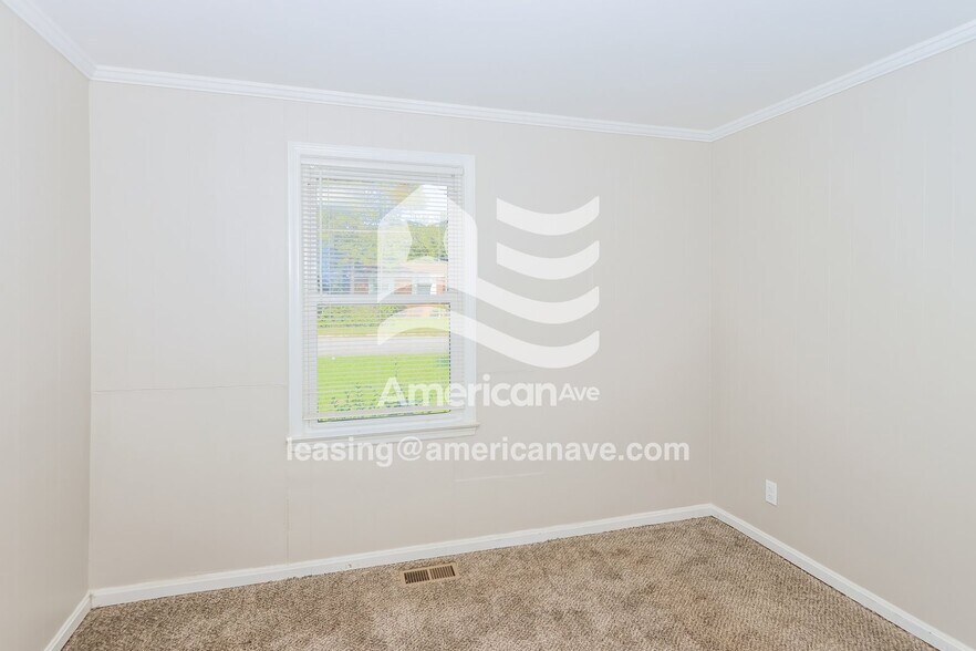 Building Photo - 207 Lawn St