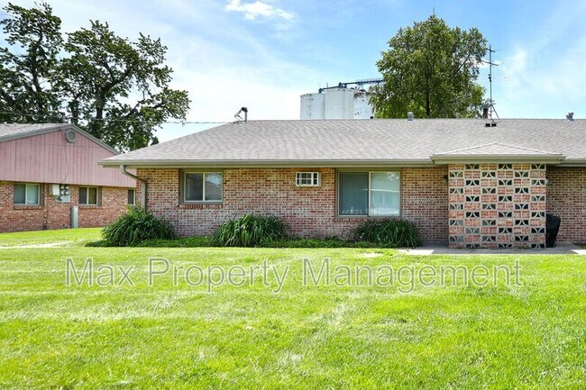 Building Photo - 530 Laurel St