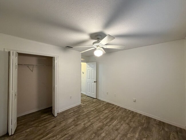 Building Photo - Rainbow Springs Country Club 2/2 ***Won't Last***