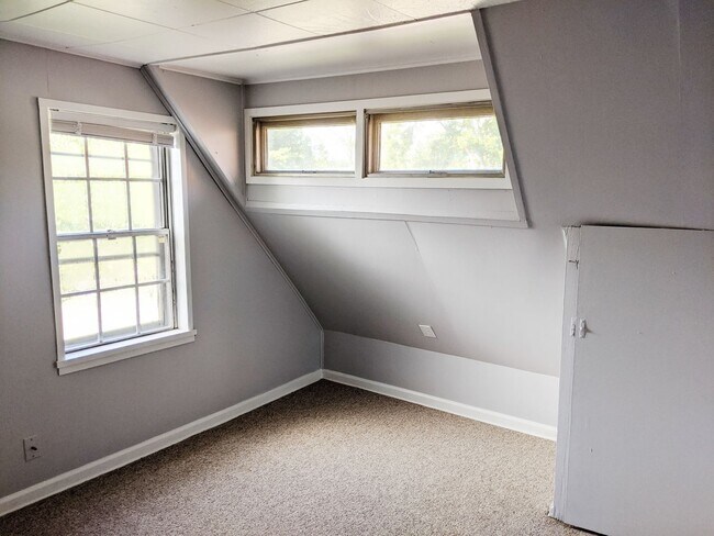 Building Photo - Clark Triplex