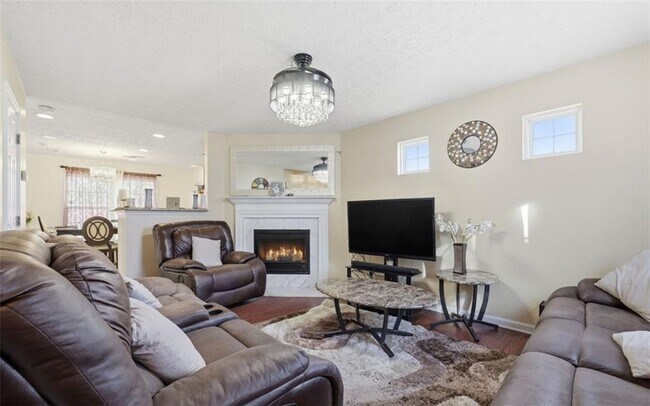 Building Photo - 205 Oak Grove Way