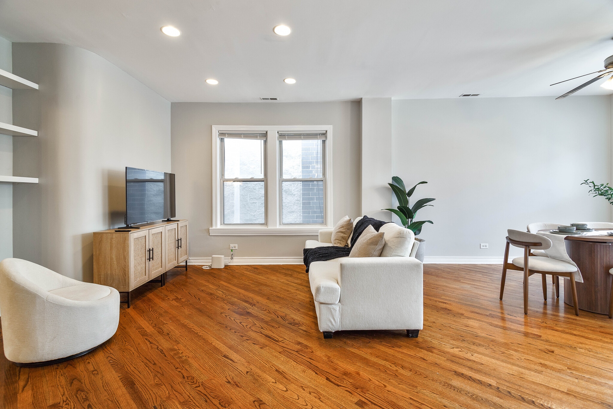 Building Photo - 3047 N Clybourn Ave