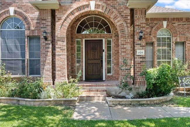 Building Photo - 1505 Laurel Oak Loop