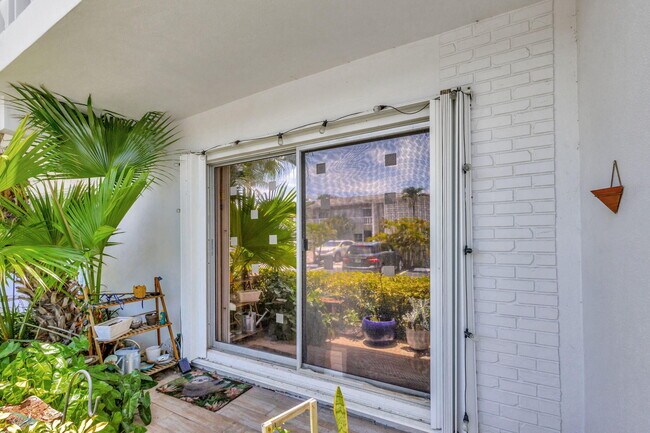 Building Photo - 4201 S Ocean Blvd