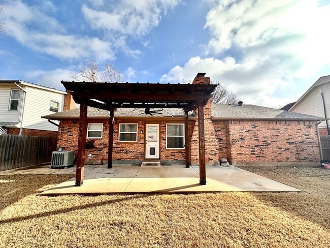 Building Photo - Spacious three bed home in Moore