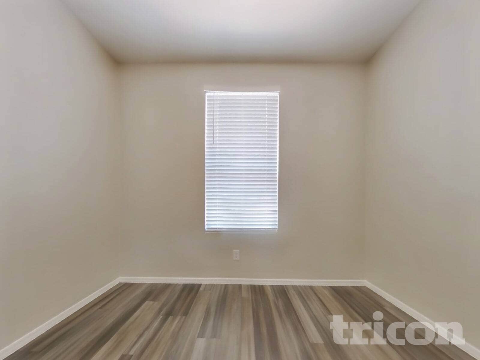 Building Photo - 715 N Redwood Ln