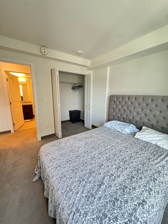 Building Photo - Partially Furnished 1 bed, 1 bath with 1 reserved covered parking @ Ke Kilohana