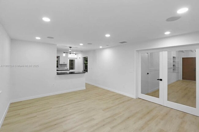 Building Photo - 5191 SW 67th Ave