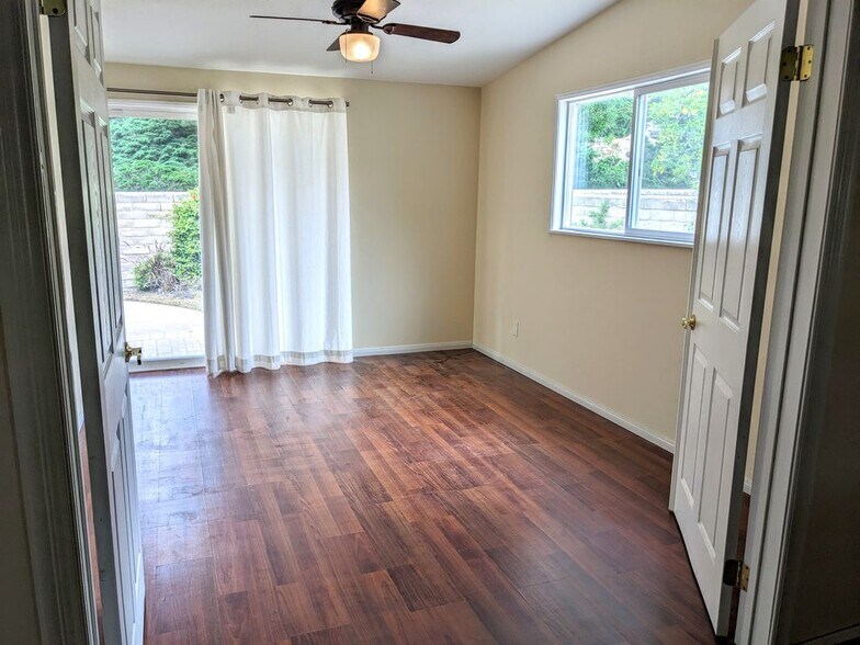 Building Photo - 972 Woodlawn Dr