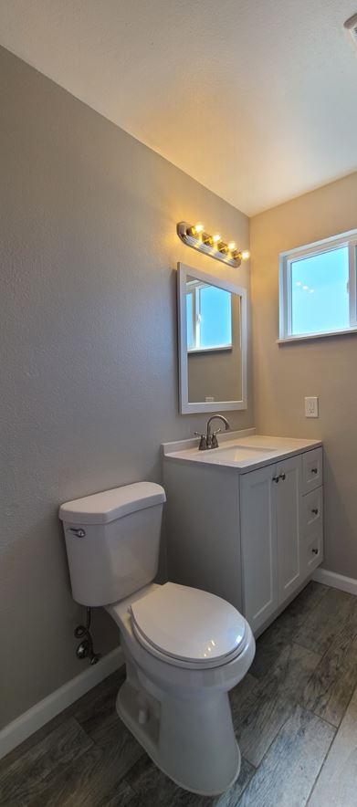 upstairs bathroom - 2285 Anthony Ct