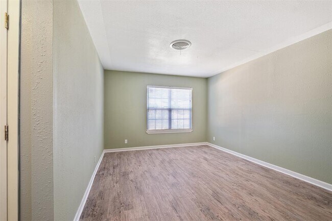 Building Photo - 5504 Coventry Ln