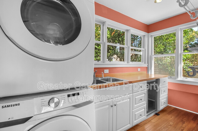 Building Photo - 1206 E 48th St