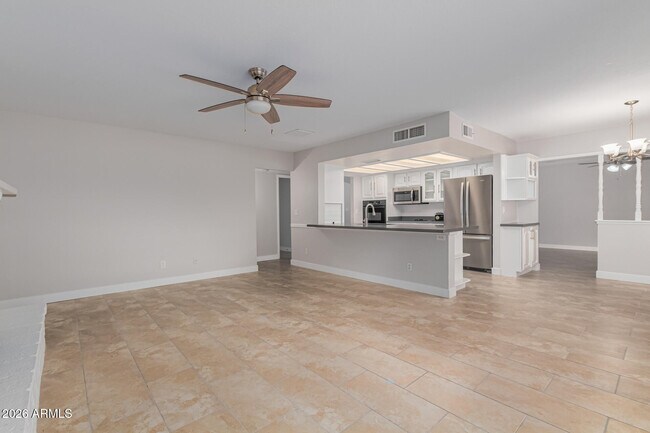 Building Photo - 1835 E Yale Dr