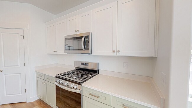 Building Photo - NEW *No Security Deposit Required Upfront!    2024 Townhome With Move In Special!