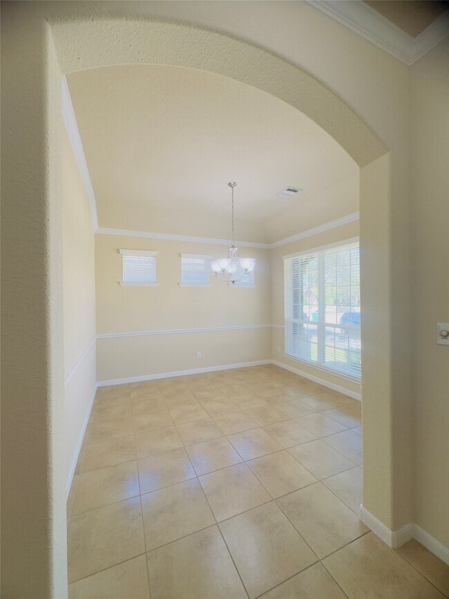 Building Photo - 26327 Cedar Pine Dr