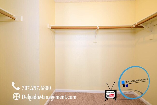 Building Photo - Glen Cove! Large two bedroom/2 baths avail...