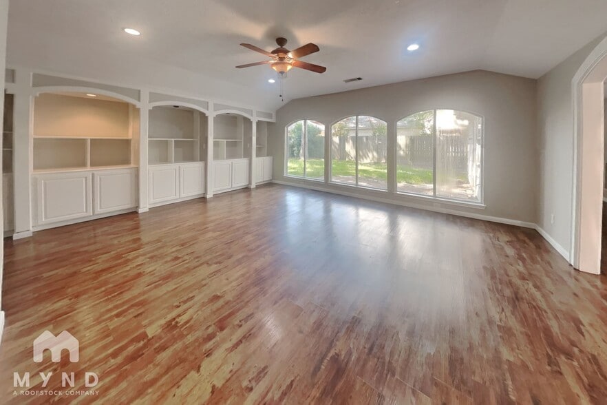 Building Photo - 16915 Misty Creek Dr