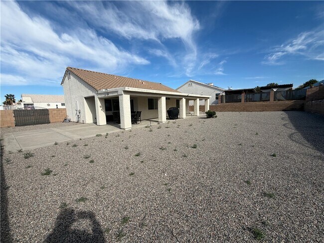 Building Photo - 2416 N Ridge Ave