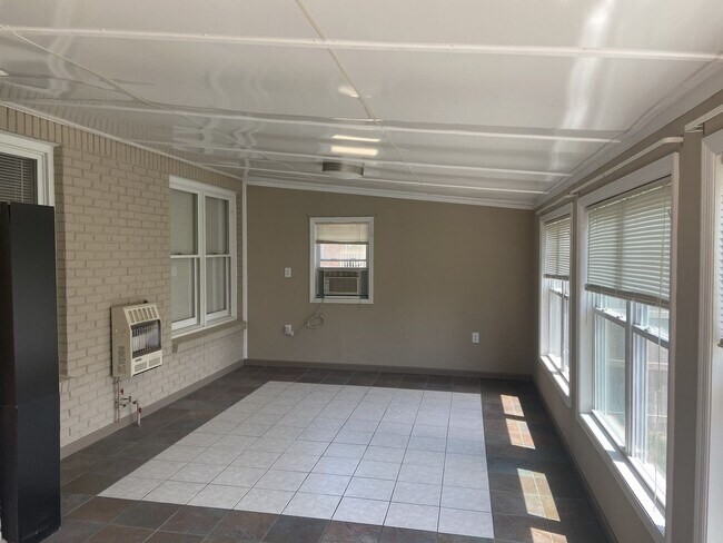 Building Photo - 4237 Trenton Rd