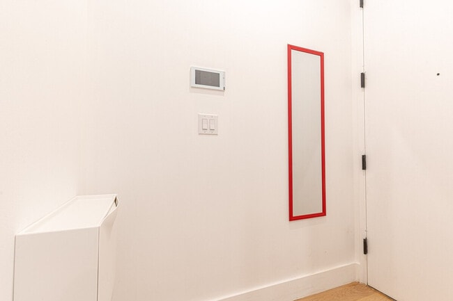 Building Photo - 625 Wilson Ave