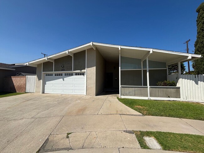 Primary Photo - Clean and Upgraded 4 Bedroom Home Availabl...