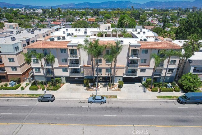 Building Photo - 13941 Sherman Way