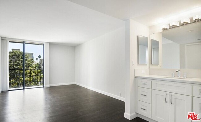 Building Photo - 10535 Wilshire Blvd