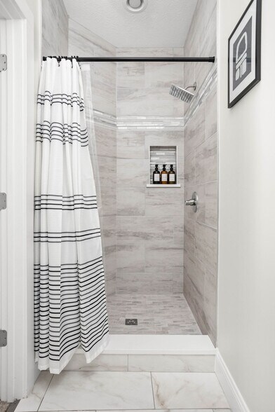 Building Photo - 341 Parkway Ave