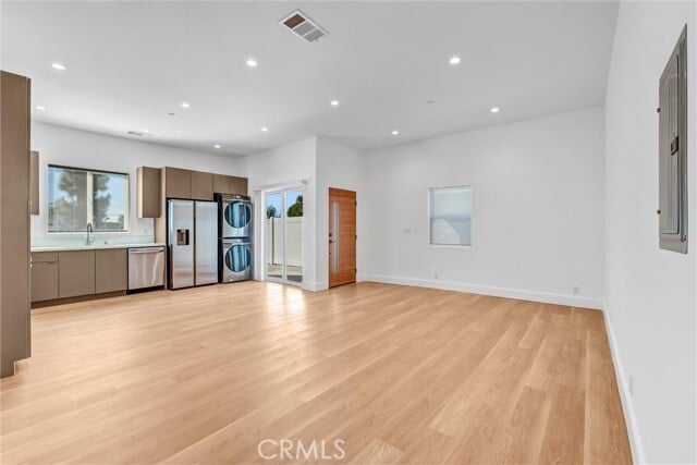 Building Photo - 18223 Chatsworth St