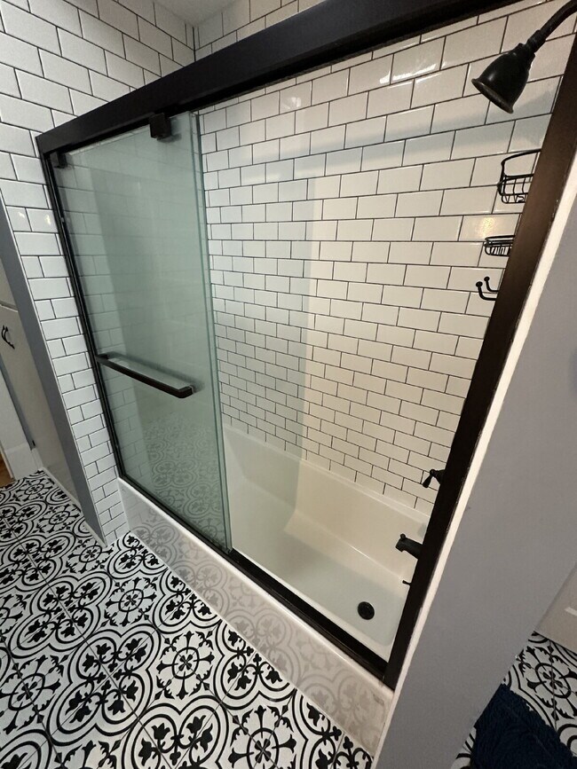 Building Photo - "Charming 3-Bed Oasis with Granite Touches & Cozy Fireplace in Nampa!"