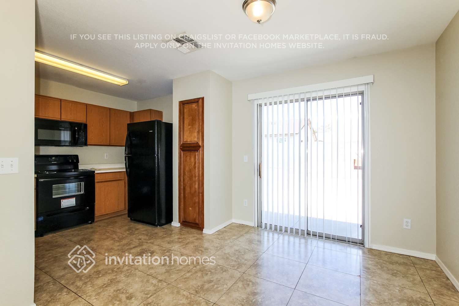 Building Photo - 11542 W Flores Dr