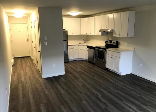 Interior Photo - 319 7th Ave