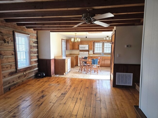 Building Photo - Cozy 3BR/2BA Cabin with Stunning Mountain Views