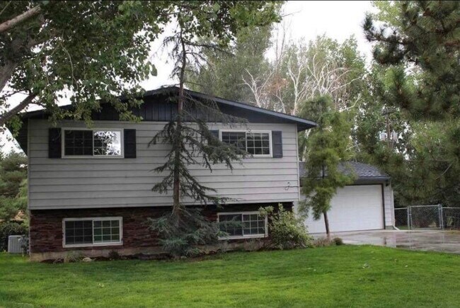 Primary Photo - 620 Fletcher Dr