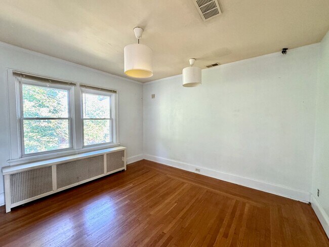 Building Photo - 505-507 W McMillan