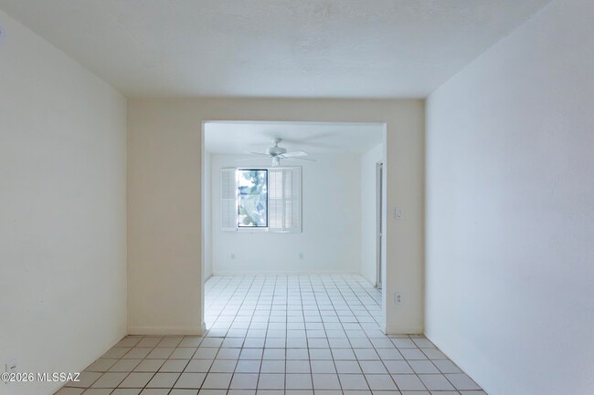 Building Photo - 1714 W Meadow Hills Dr