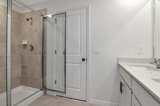 Building Photo - Luxury Townhouse for Rent in Lakewood Ranch