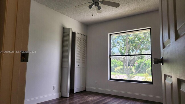 Building Photo - 164 Meadows Dr